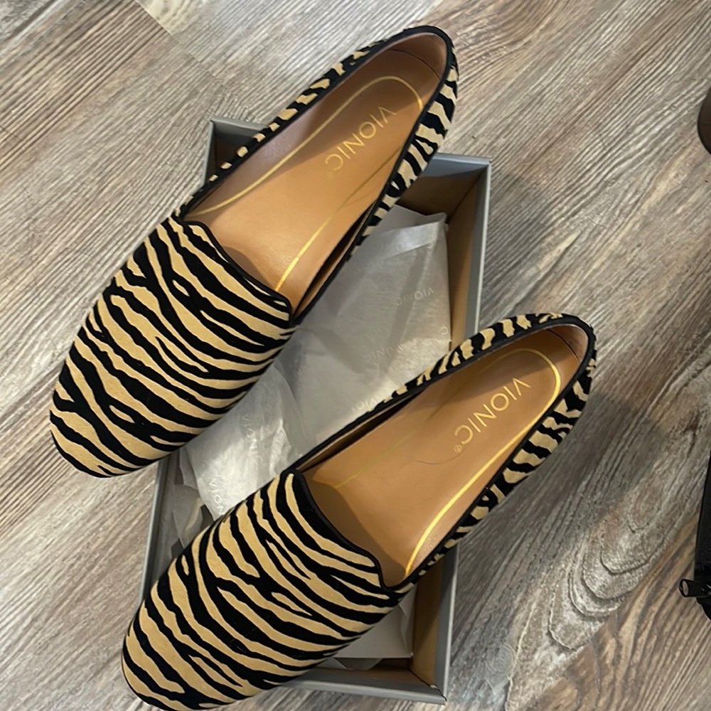 NWT Size 8 Vionic North Willa Tiger Slip On Shoe
